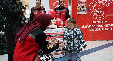 Dijital dünyada çocuk haklarına destek için Erzurum'da imza kampanyası