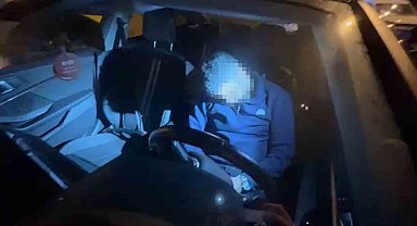 Direksiyon başında sızıp kaza yapan sürücü, 3 saatlik uğraş sonunda cam kırılarak uyandırdı