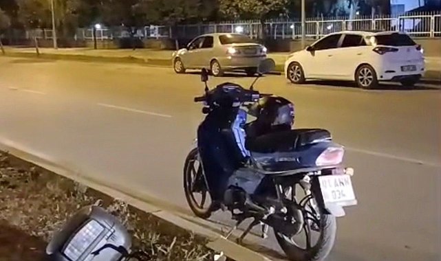 Direksiyon hakimiyetini kaybedip refüje çarpan motosiklet sürücüsü öldü