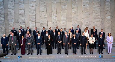 Dışişleri Bakanı Fidan, NATO Dışişleri Bakanları ile aile fotoğrafı çektirdi