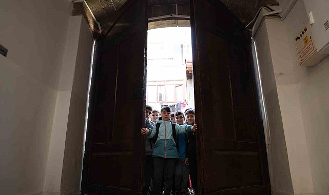 Diyarbakır'da 115 yıllık eğitim yuvasının ihtişamlı kapısı, 1 asırdır aralıksız öğrencilere açılıyor