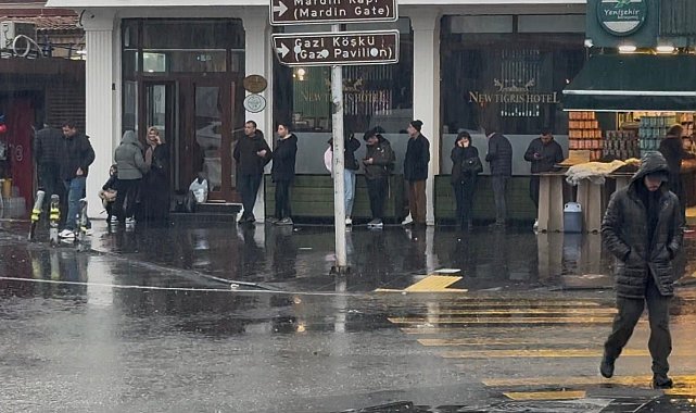 Diyarbakır'da aniden bastıran yağmur hayatı felç etti
