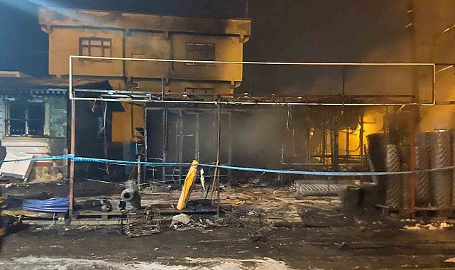 Diyarbakır'da hırdavat dükkanı alevlere teslim oldu