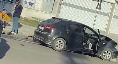 Diyarbakır'da otomobiller çarpıştı: 2 yaralı