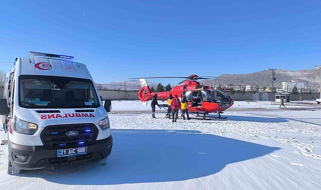 Diyarbakır'da sağlık ekipleri kar ve tipi demeden zamanla yarıştı