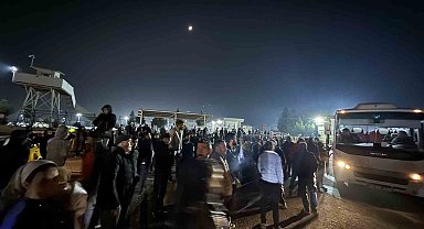 Diyarbakır'da tahliye olan tutuklular davul zurnayla karşılandı