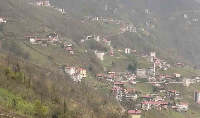 Doğu Karadeniz'de şimşekler cep telefonlarına yansıdı