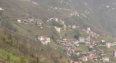 Doğu Karadeniz'de şimşekler cep telefonlarına yansıdı