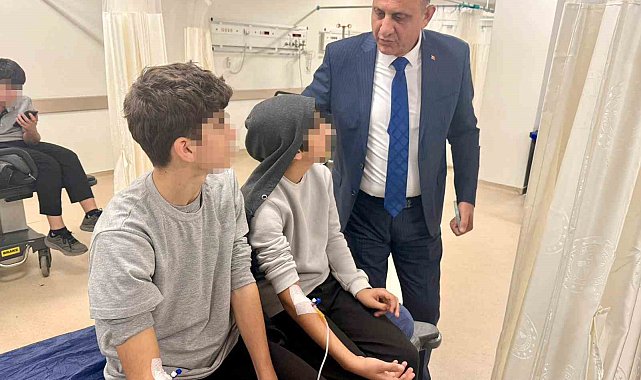 Doğum günü nedeniyle dağıtılan çikolataları yiyen 10 öğrenci hastaneye kaldırıldı