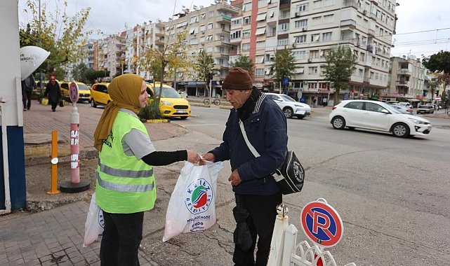 Dokumapark'tan toplanan portakallar vatandaşlarla paylaşıldı