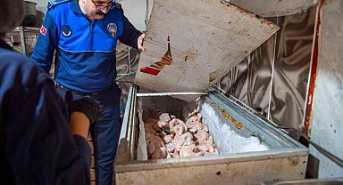 Dönerciden kurtlu salça ve turşu çıktı