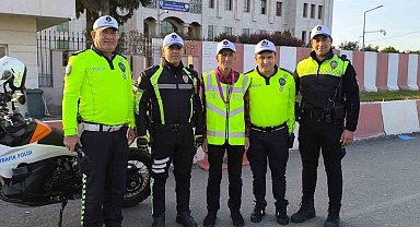 Dörtyol'un sevilen ismi Ömür, polis yeleği giyerek trafik denetimine çıktı