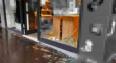 Dükkana girdi, arkasına bile bakmadan kaçtı