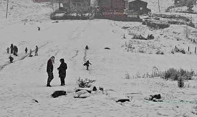 Dünyaca ünlü turizm merkezi Ayder Yaylası beyaza büründü