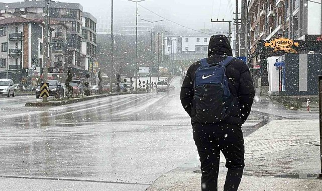 Düzce'ye mevsimin ilk karı düştü