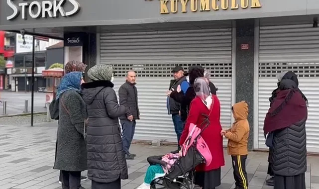 Düzce'de kuyumcu vurgunu iddiası: Mağdurlar evin önünde toplandı