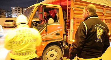 Ehliyetsiz sürücü çekme belgeli kamyonetle yakalandı: 46 bin 621 lira ceza