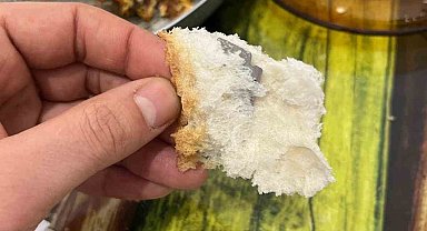 Ekmeğin içinden çıkanı görünce şok oldu