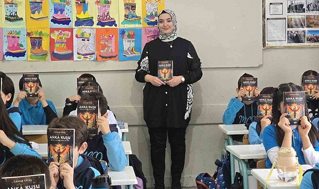 Ekran bağımlılığı haberinin etkisinde kaldı, kitap yazarak öğrencilerine yol gösterdi