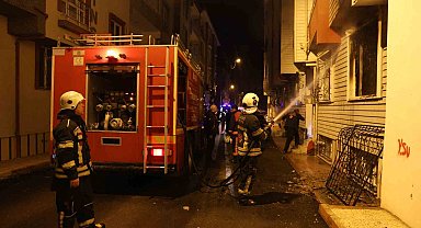 Elazığ'da ev yangını: 2 kişi dumandan etkilendi