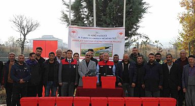 Elazığ'da hayvan üreticilerine kırkım makinası verildi