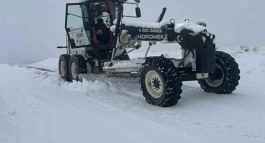 Elazığ'da kapalı köy yolu 111 oldu, ekipler çalışmalarını sürdürüyor