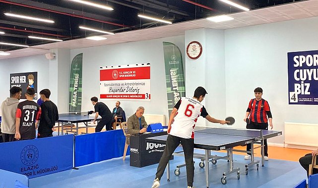 Elazığ'da okul sporları masa tenisi müsabakaları yapıldı