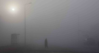 Elazığ'da sis görüş mesafesini 5 metreye düşürdü