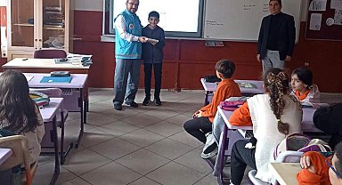Emet'te ortaokul öğrencilerine Kur'an-ı Kerim hediye edildi