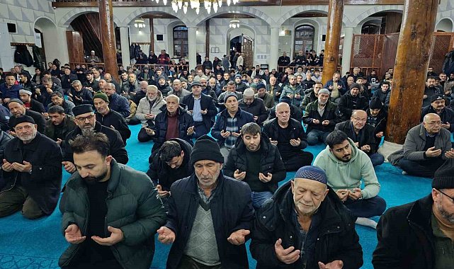 Emirdağ Çarşı Camii'nde 'Regaip Kandili' özel programı gerçekleştirildi