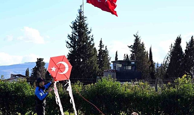Emniyet ekipleri çocuklarla uçurtma festivalinde buluştu