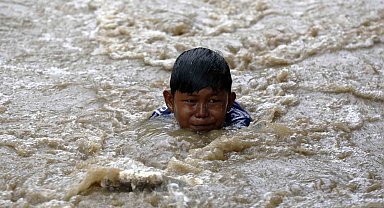 Endonezya'daki selde can kaybı 753'e yükseldi