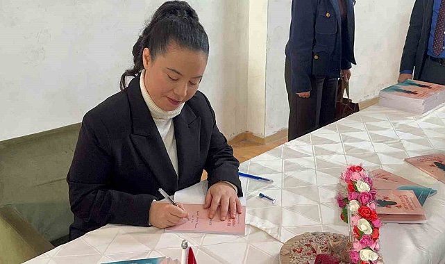 Engelli Ümmühan, ilk kitabını Cumhurbaşkanı Erdoğan'a yazdı