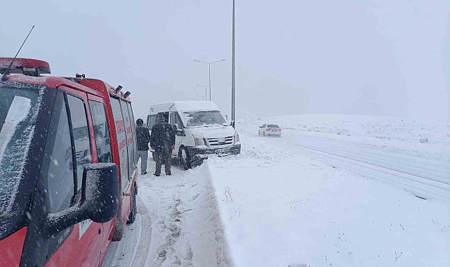 Erciş'te trafik kaza: 3 yaralı