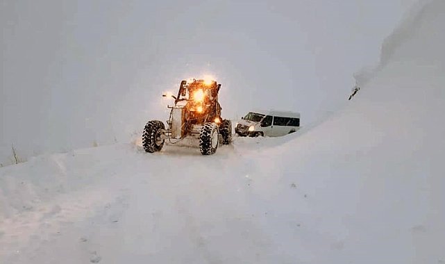 Erzincan'da kar ve tipi nedeniyle 341 köy yolu ulaşıma kapandı