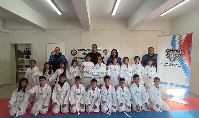 Erzincan'da "Hep Birlikte Aileyiz" Projesi kapsamında öğrencilere tekvando kıyafeti desteği