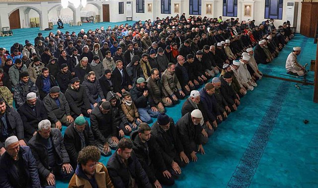 Erzincan'da Üç Aylar başlangıcında Terzibaba Külliyesi'nde sabah namazı programı düzenlendi