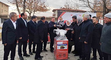 Erzincan'da üreticiye destek: Dut sıkma ve koyun kırkım makinası dağıtıldı