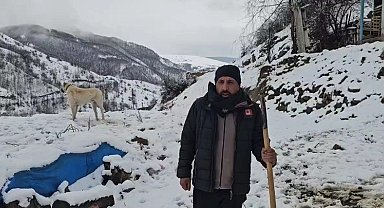 Erzincan'ın Refahiye ilçesinde kar yağışı etkili oldu