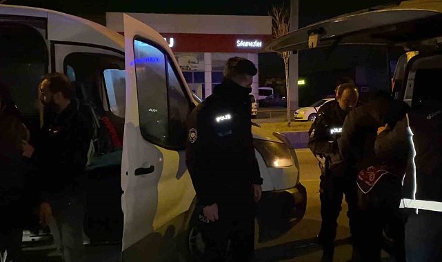 Erzurum'da 37 kaçak göçmen ve 10 organizatör yakalandı
