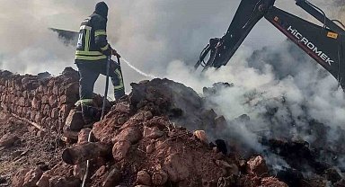 Erzurum'da ahır ve samanlık yangını: 21 büyükbaş havyan telef oldu