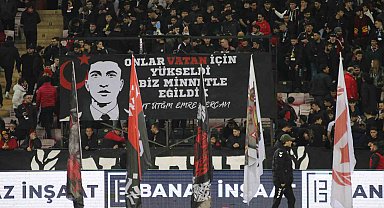 Es-Es taraftarı hava şehidi Emre Mercan'ı unutmadı