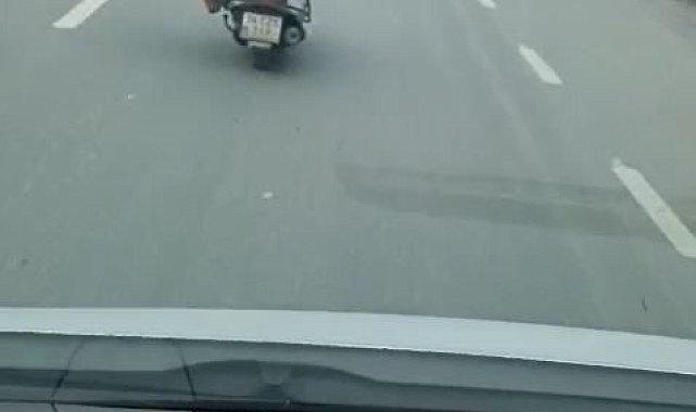 Esenyurt'ta akan trafikte hayrete düşüren görüntü