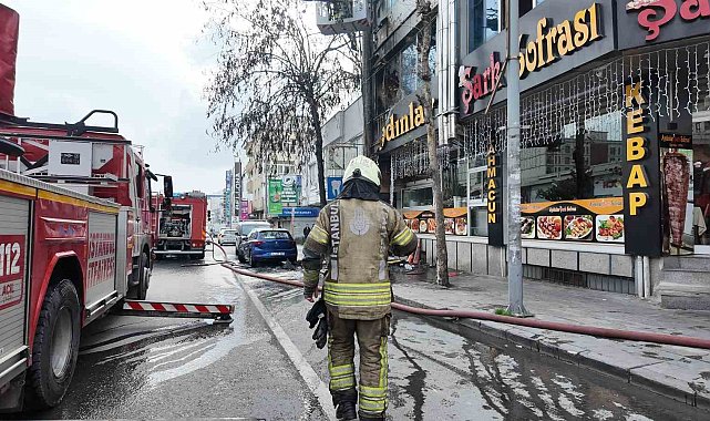 Esenyurt'ta iş hanında korkutan yangın