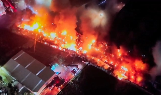 Esenyurt'taki fabrika yangını 4 saattir devam ediyor: Patlamalar peş peşe geldi