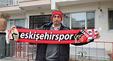 Eskişehir'de apartman sakinleri, Eskişehirspor sevgisini binaya taşıdı