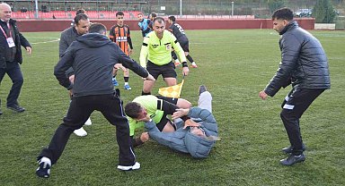 Eskişehir'de hakeme saldırı kameraya yansıdı