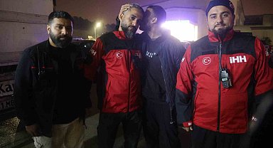 Evladını bulan arama kurtarma görevlisinin alnından öpen baba: "Oğluma bunu yapan caninin en ağır cezayı almasını istiyorum"