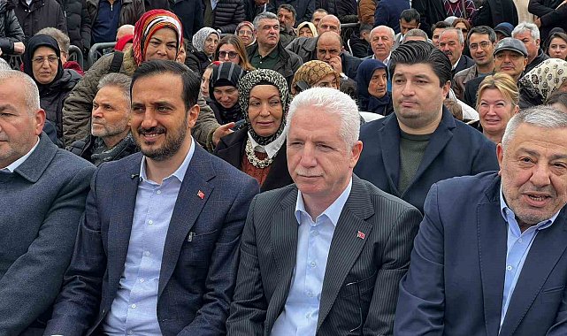 Eyüpsultan'da Karadeniz rüzgarı esti: Vatandaşlara 1 ton hamsi ikram edildi