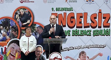 Fatih'teki şenliğe katılan engelli çocuklar gönüllerince eğlendi